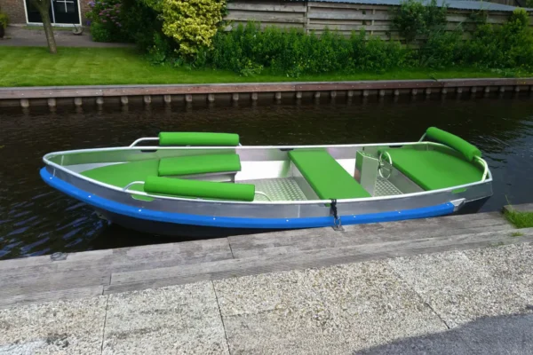 Sloep voor 8 personen huren in de weerribben