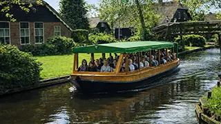 Rondvaartboot in Giethoorn